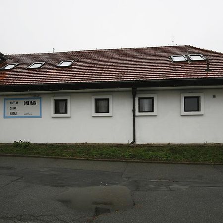 Oneman Hostel Прага Екстер'єр фото