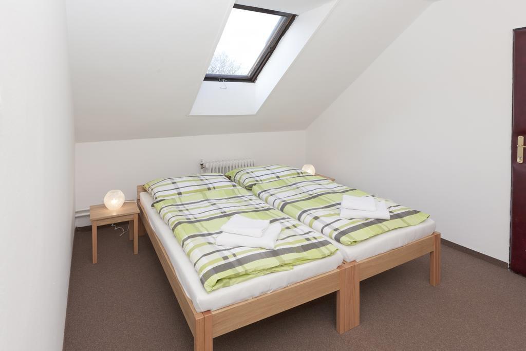 Oneman Hostel Прага Номер фото